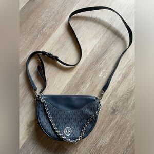 EUC Authentic Michael Kors crossbody, 7”x10”used only 2 weeks(maybe) nonsmoking